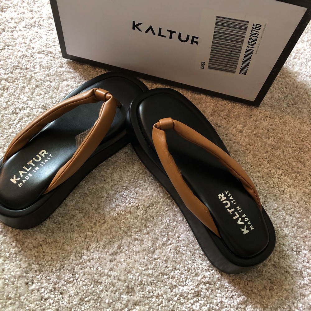 Urban outfitters Kaltur puffy flip flop